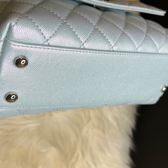 ❌nfs❌ Chanel Iridescent Light Blue Caviar Rainbow Hardware Small Coco Handle - Picture 7 of 11